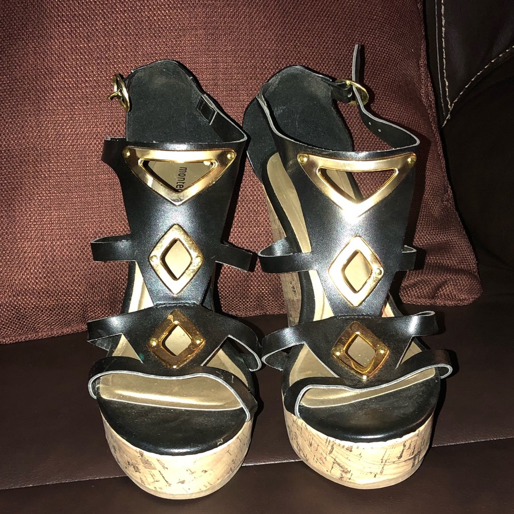 Black wedges